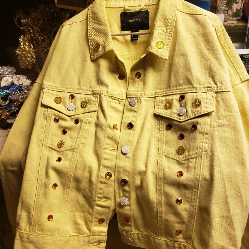 Decorated sof yellow jean jacket
